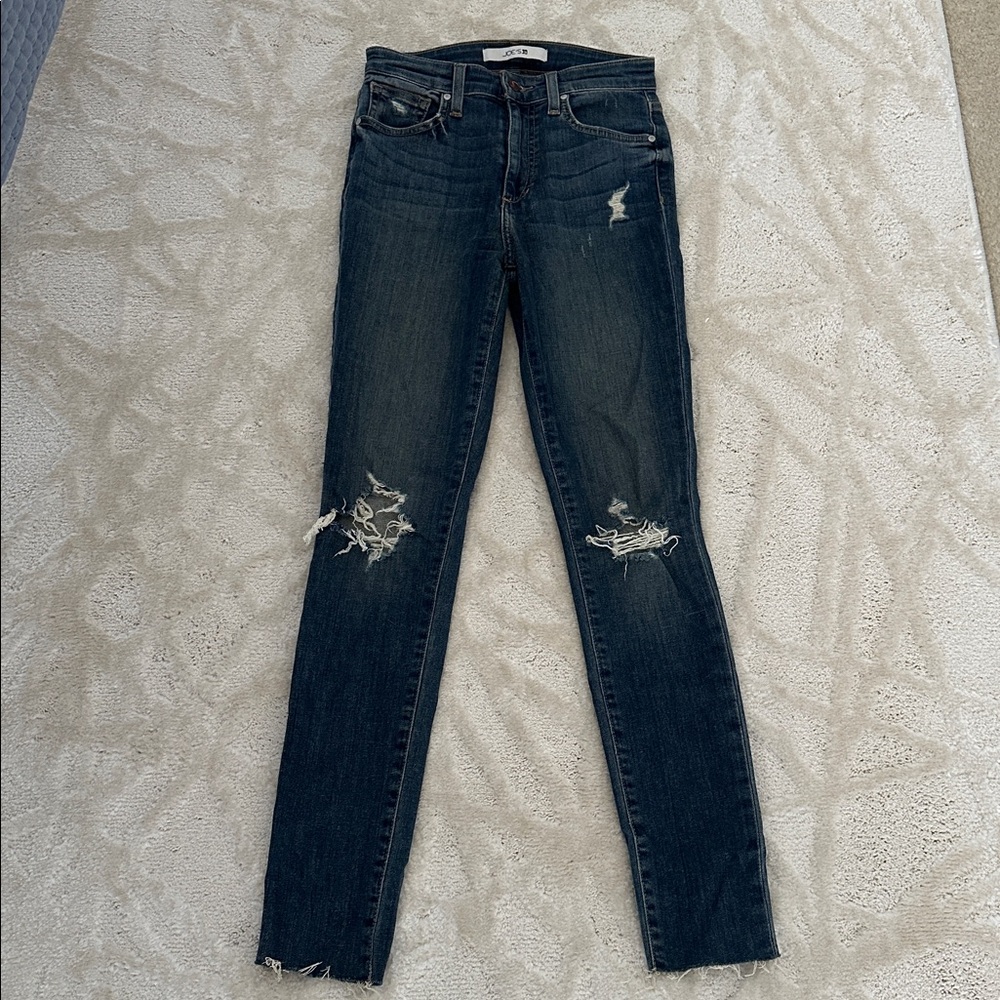 Joe’s Distressed Blue Jeans Sz 24